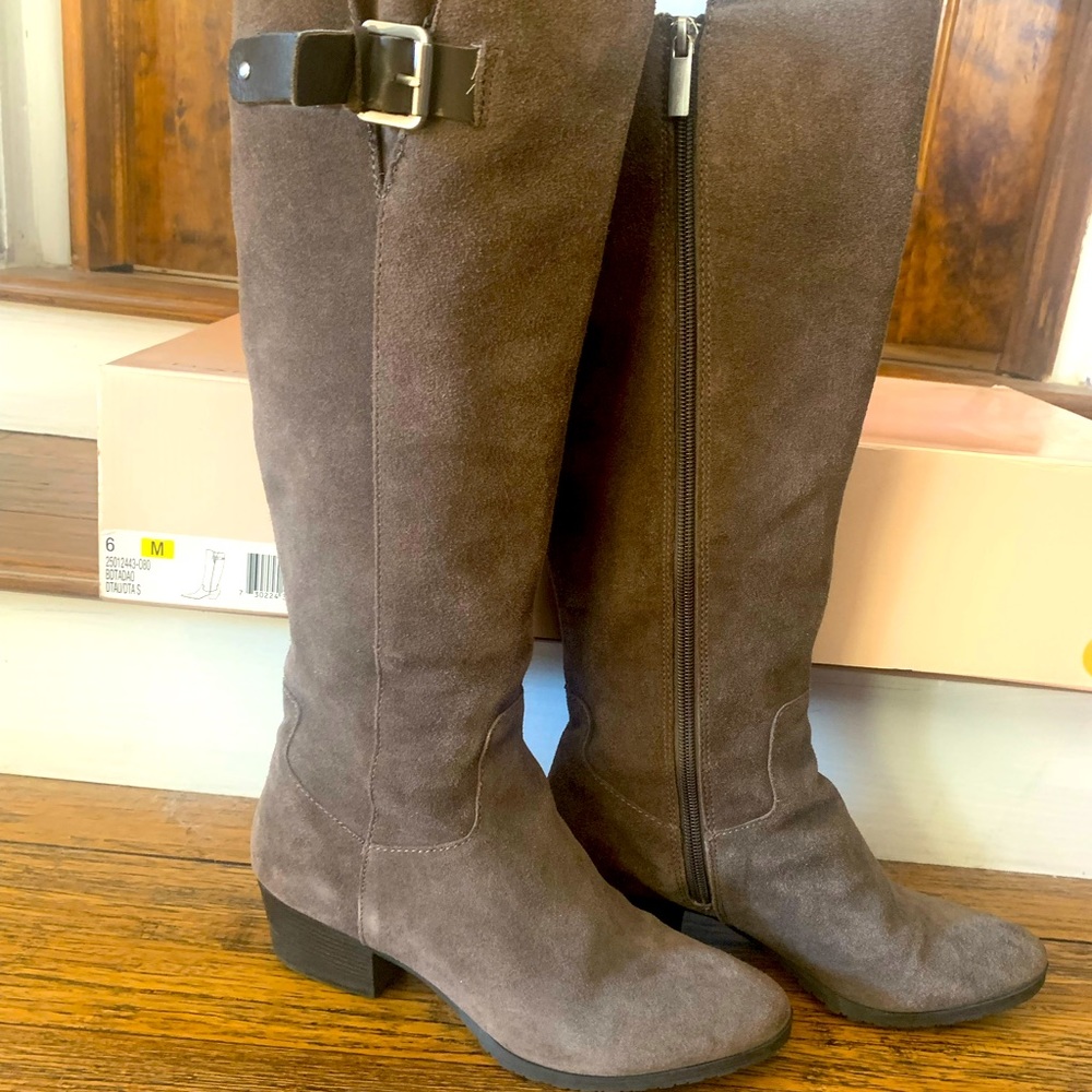 EUC BANDOLINO GREY SUEDE BOOTS, size 6